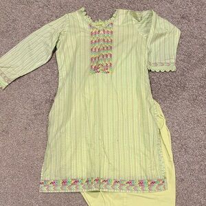 Pakistani shalwar qameez